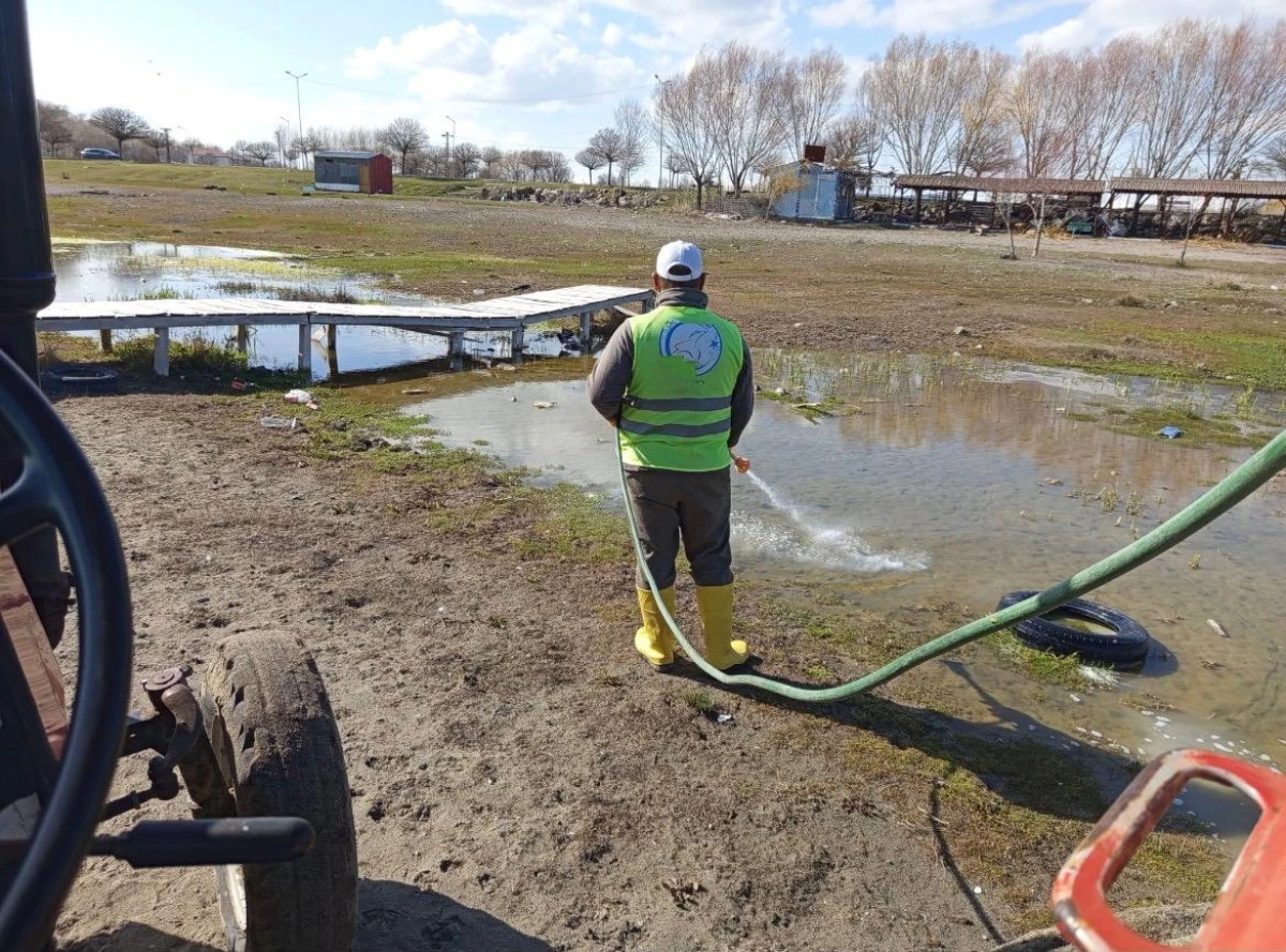  Erciş Belediyesi İla&ccedil;lama &Ccedil;alışmaları Devam Ediyor