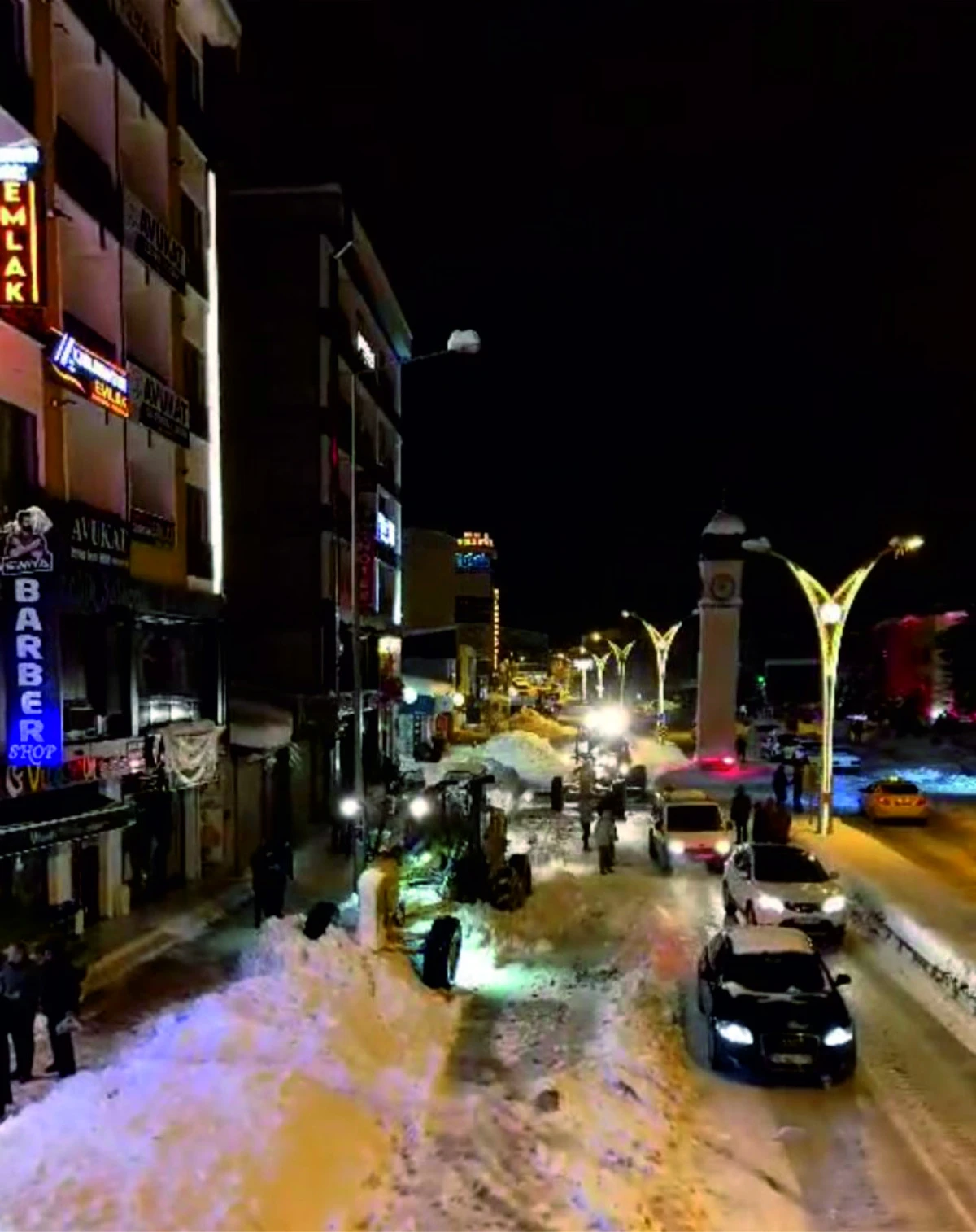 Erciş Belediyesi Karla M&uuml;cadelede Aralıksız Sahada