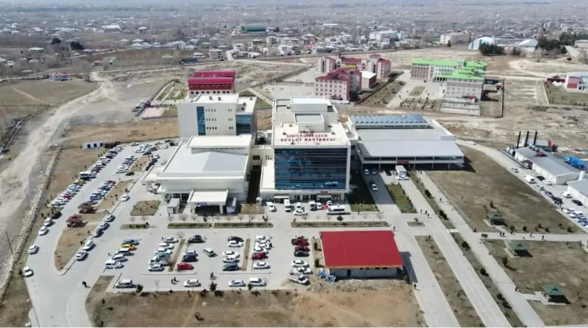 Erciş Belediyesi'nden Hastaneye 11 Bin 720 Metrekarelik Hibe