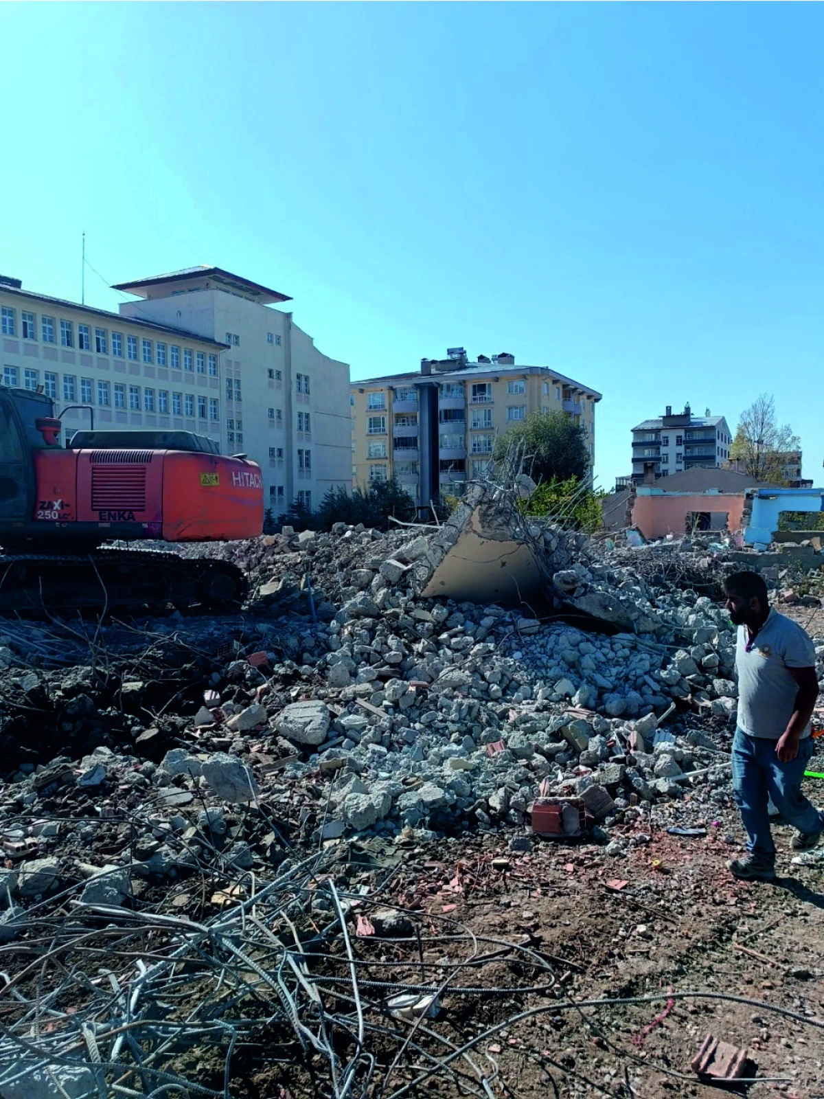 Erciş Belediyesi’nden Kaçak Yıkıma Geçit Yok