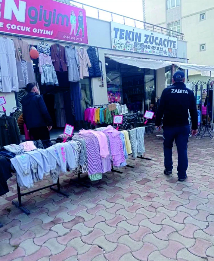 ERCİŞ BELEDİYESİ’NDEN  KALDIRIM İŞGALİNE SON!