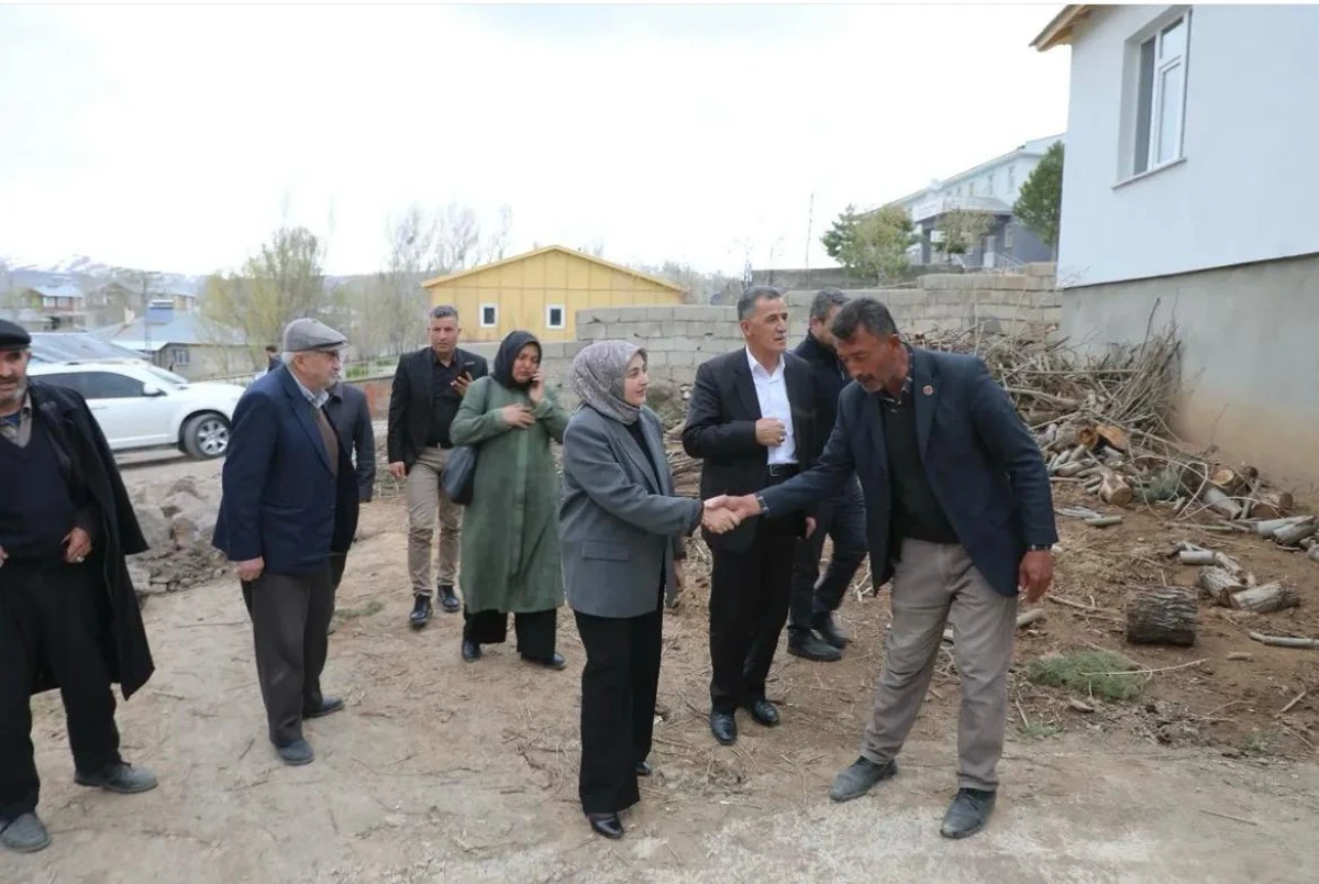 Erciş Belediyesi&rsquo;nden Kocapınar Mahallesi'ne G&uuml;&ccedil;l&uuml; Dokunuş