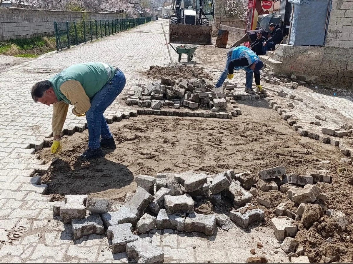 Erciş Belediyesi&rsquo;nden Salihiye Mahallesi&rsquo;nde Parke Yol &Ccedil;alışması