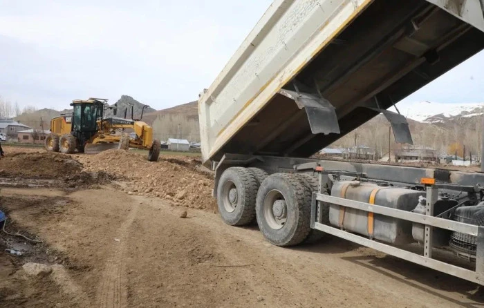 Erciş Belediyesi&rsquo;nden Yol Bakım Atağı!