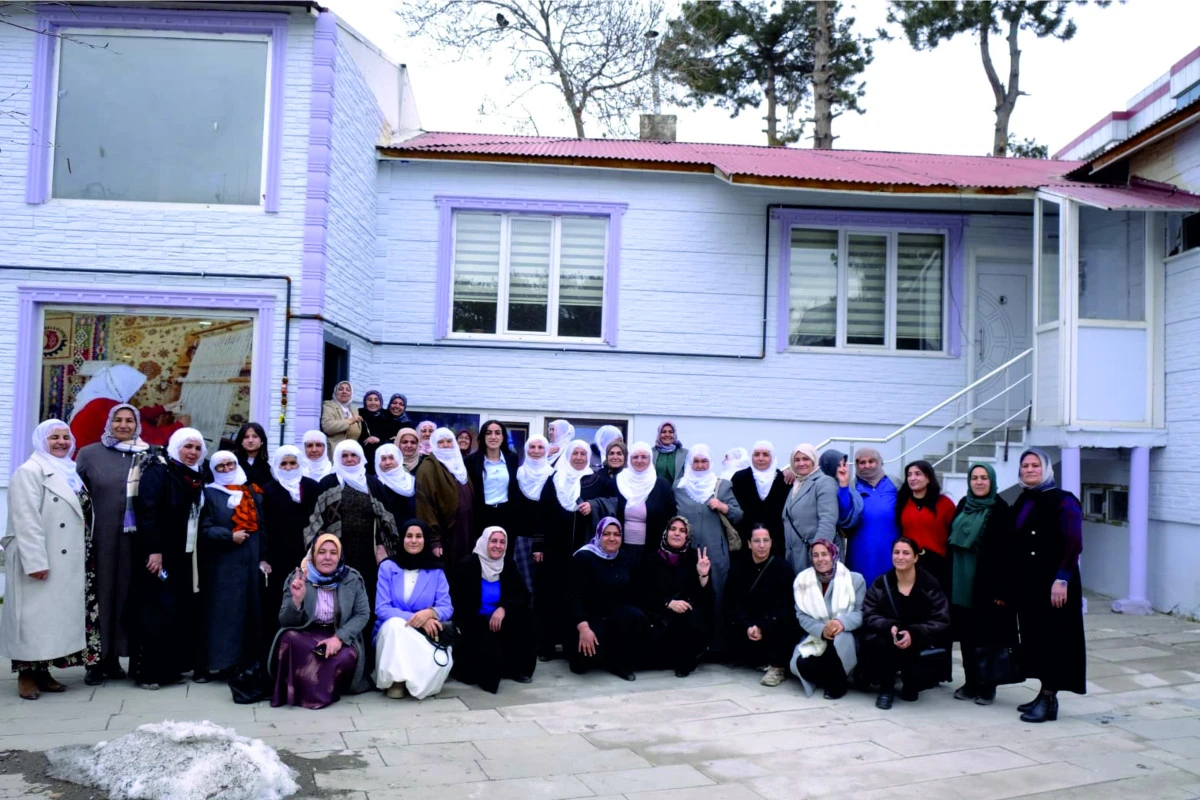 Erciş Delal Yaşam Merkezi&rsquo;nde 8 Mart D&uuml;nya kadınlar g&uuml;n&uuml; konulu at&ouml;lye &ccedil;alışması yapıldı