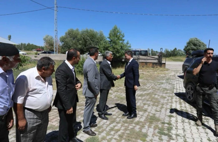 Erciş Kaymakamı Ahmed &Ccedil;elik, Salman Ağa Mahallesi&rsquo;nin Sorunlarını Yerinde Dinledi