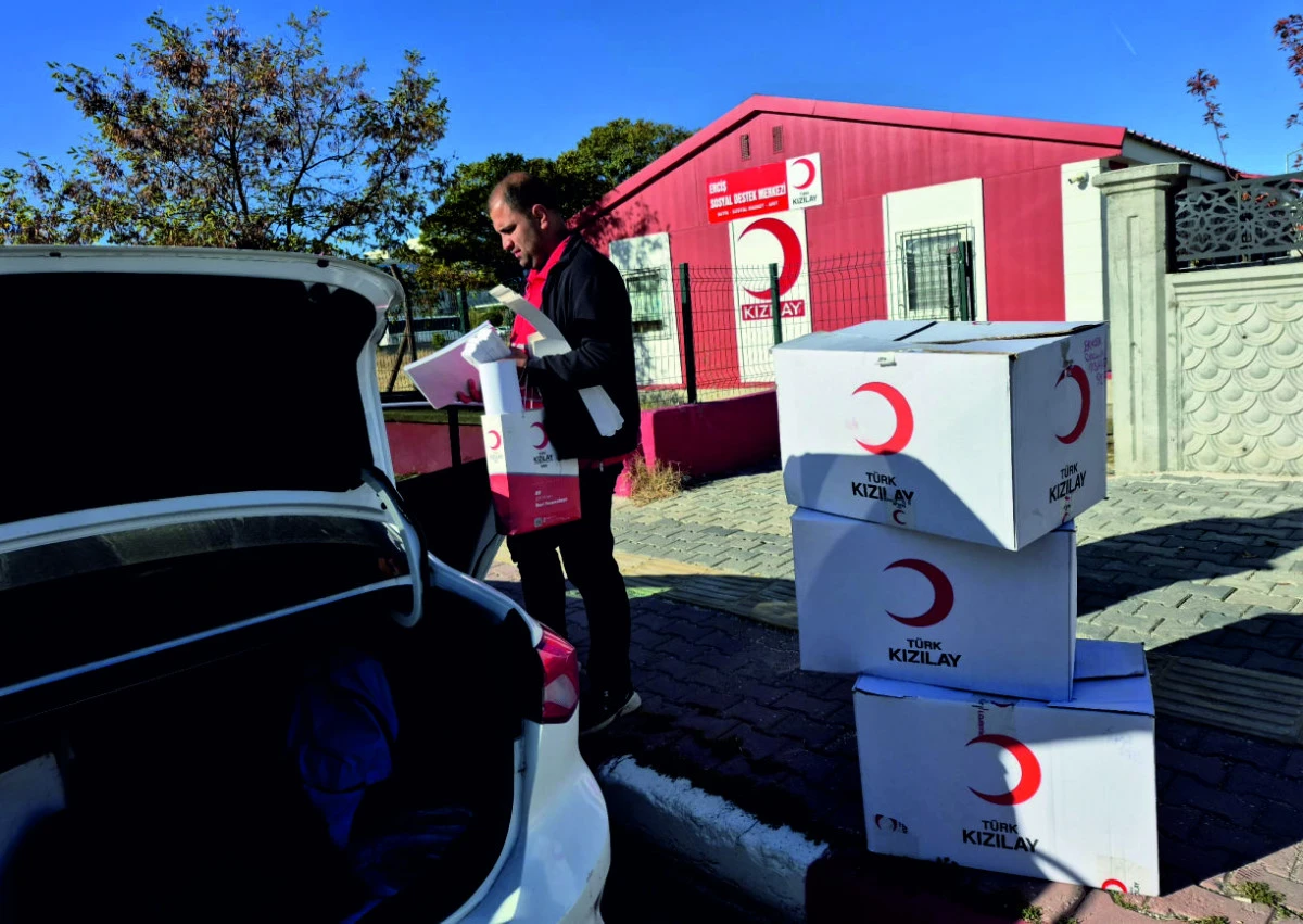 ERCİŞ KIZILAY’INDAN  ÖĞRENCİLERE  DESTEK