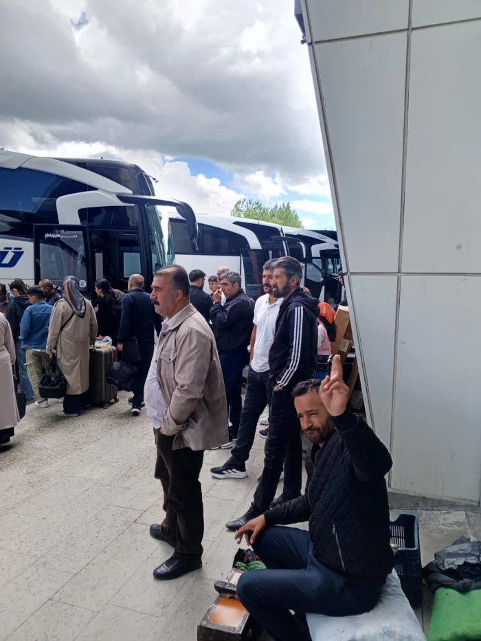 Erciş Otogarında Bayram D&ouml;n&uuml;ş&uuml; Yoğunluğu Başladı