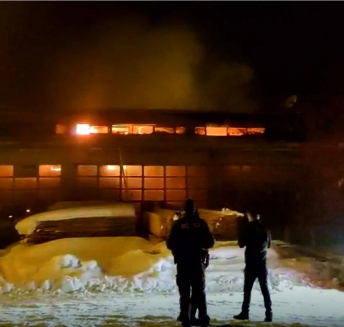 Erciş Sanayi Sitesi&rsquo;nde Gece Yangını: İş Yerinde B&uuml;y&uuml;k Maddi Hasar