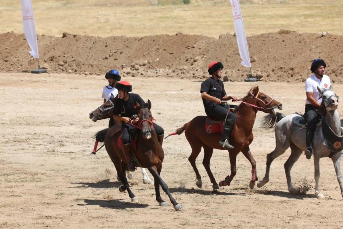Erciş Ulupamir K&ouml;kb&ouml;r&uuml; Atlı Spor Kul&uuml;b&uuml; finale y&uuml;kseldi