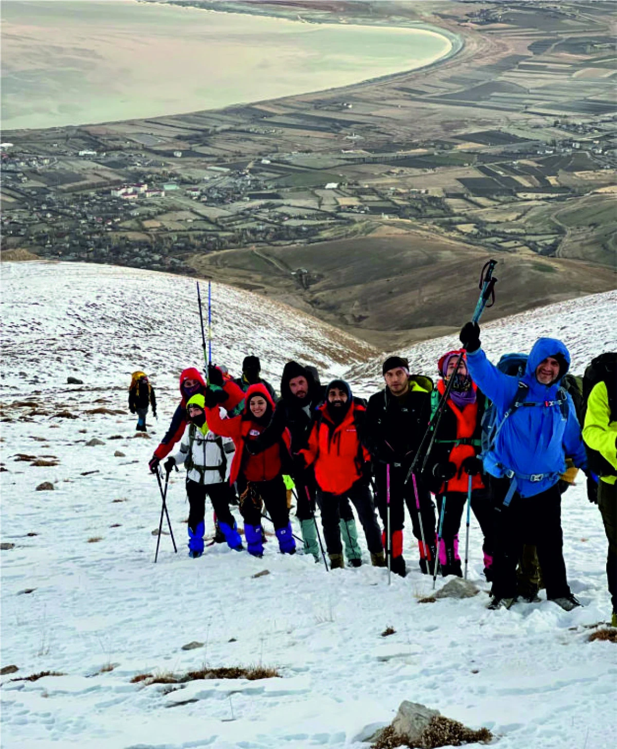 ERCİŞLİ DOĞASEVERLERDEN ÖĞRETMENLER  GÜNÜNE ANLAMLI TIRMANIŞ
