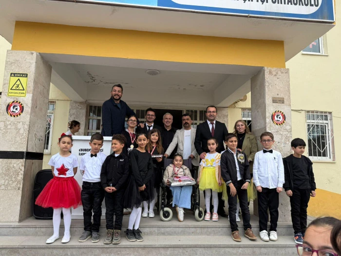 Erciş&rsquo;te 23 Nisan&rsquo;da Anlamlı Buluşma: Evde Eğitim G&ouml;ren &Ouml;ğrenciye Moral Oldu