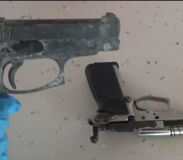 Erciş'te 5 adet ruhsatsız tabanca ve 2 adet yivsiz av tüfeği ele geçirildi