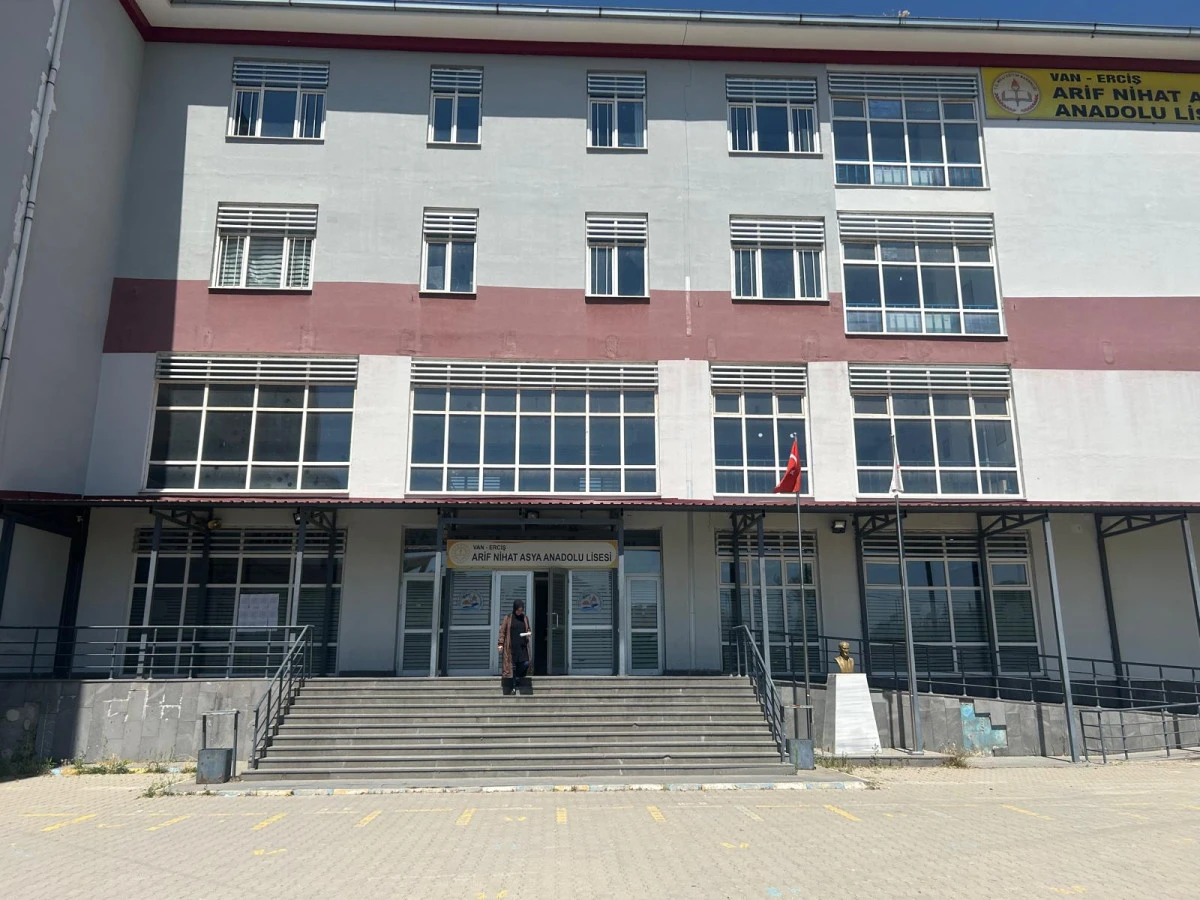 Erciş&rsquo;te A&ccedil;ık Lise Sınav Maratonu Sona Erdi