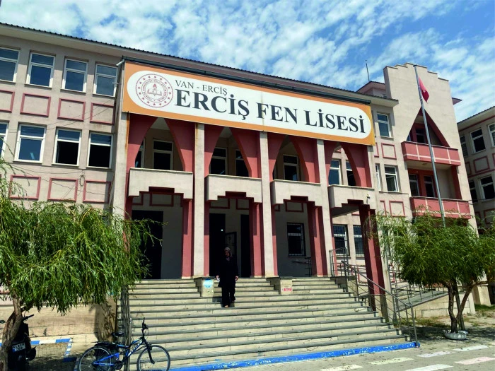 Erciş'te Açık Öğretim Lisesi (AÖL) sınavının  pazar günkü oturumu sona erdi