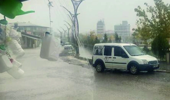 ERCİŞ’TE BEKLENEN YAĞMURLAR BAŞLADI