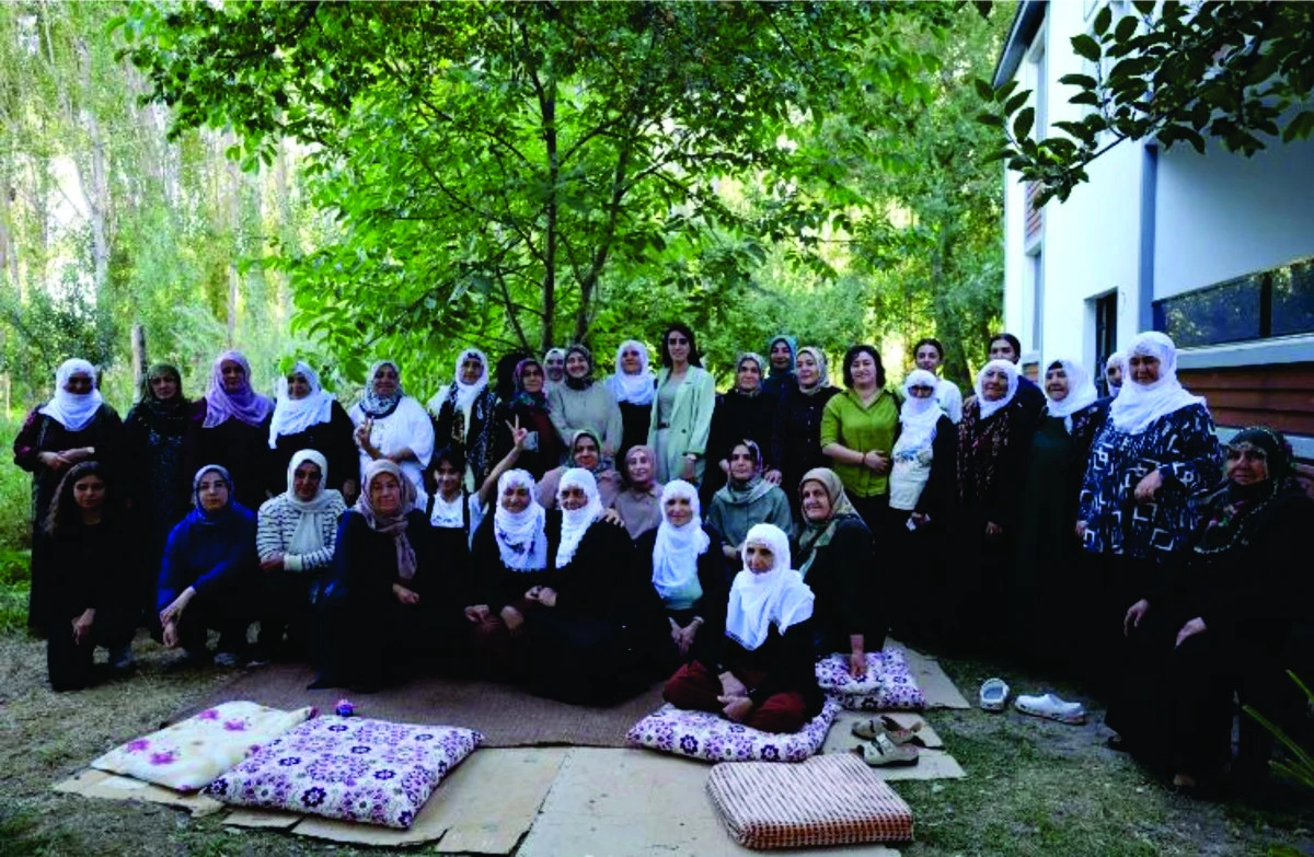 Erciş’te Belediye Eşbaşkanı Temel, Mahallelerde Kadınlarla Toplantılara Devam Ediyor