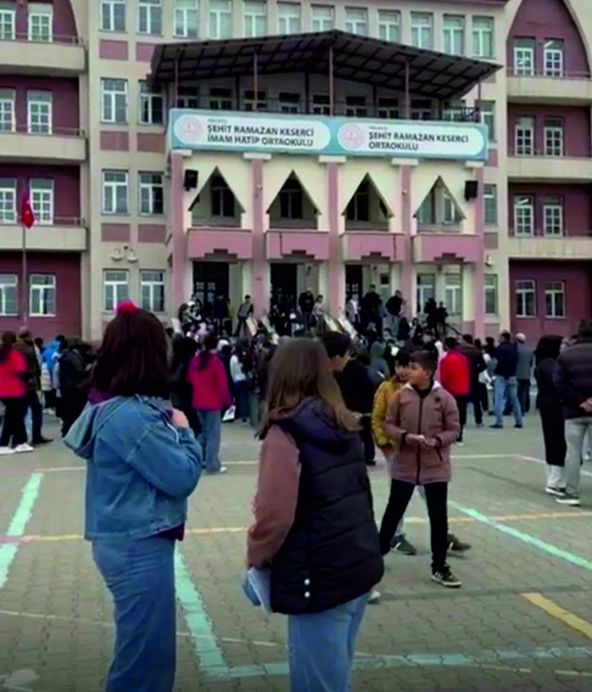 Erciş&rsquo;te Bursluluk Sınavı Sorunsuz Tamamlandı, Trafikte Yoğunluk Yaşandı