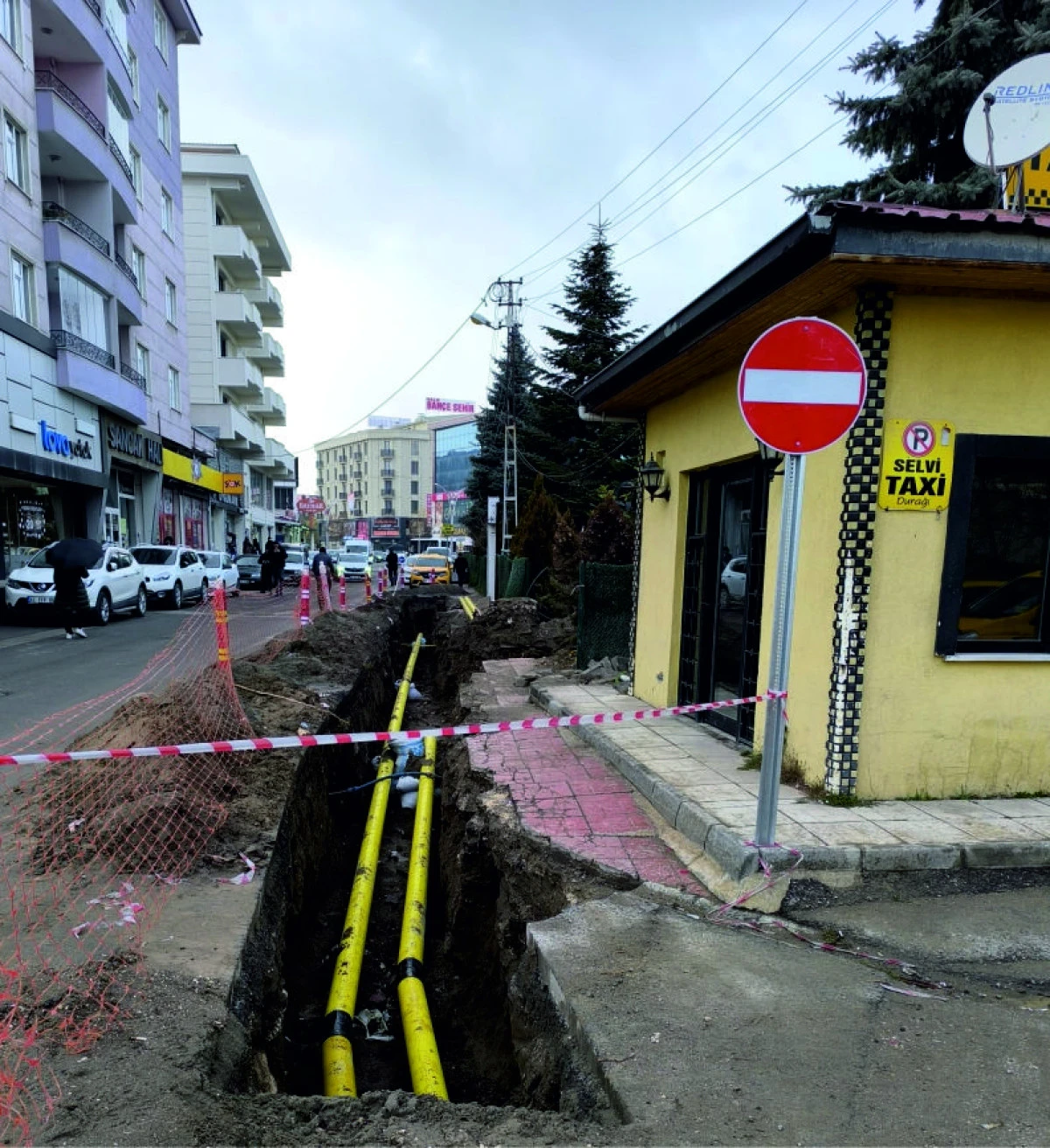 ERCİŞ’TE DOĞALGAZ  ÇALIŞMALARI TRAFİK  SORUNUNA NEDEN OLUYOR