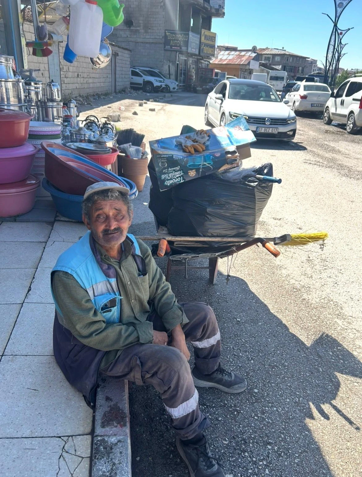 Erciş&rsquo;te Emeğiyle G&ouml;n&uuml;llere Dokunuyor