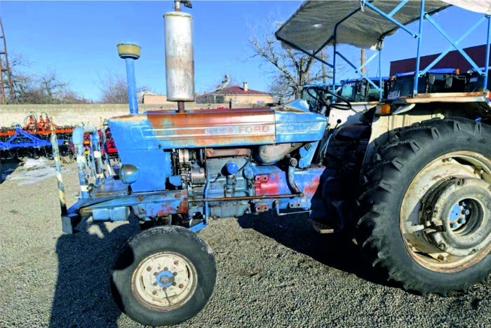 Erciş&rsquo;te Eski Model Ford Trakt&ouml;rler H&acirc;l&acirc; G&ouml;zde