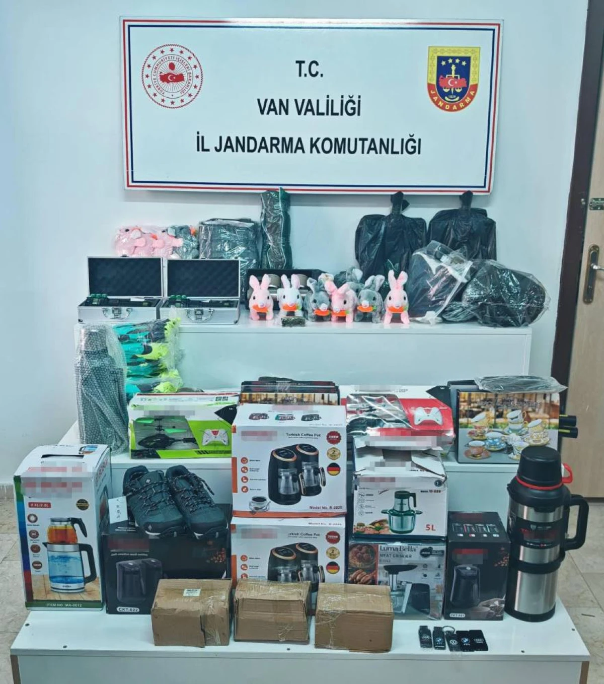 Erciş&rsquo;te g&uuml;mr&uuml;k ka&ccedil;ağı malzeme ele ge&ccedil;irildi