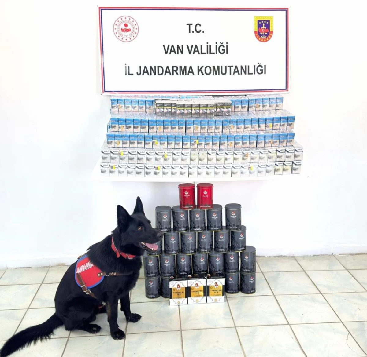 Erciş’te kaçak sigara ve çay ele geçirildi