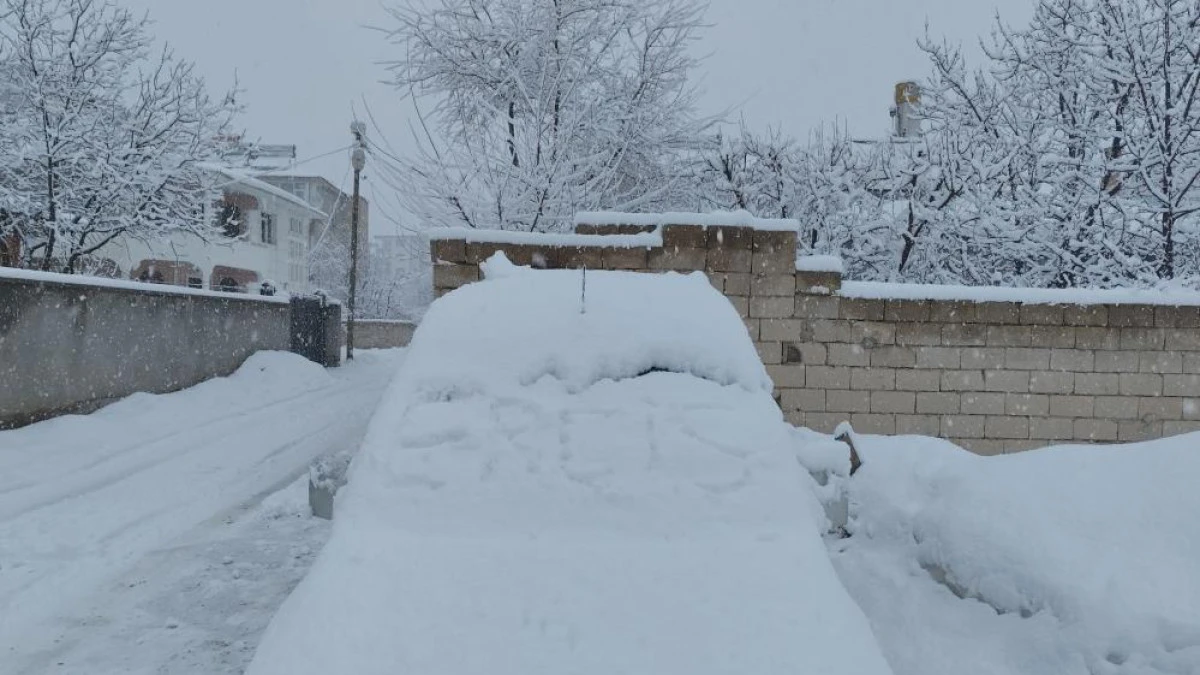 Erciş&rsquo;te kar yağışı