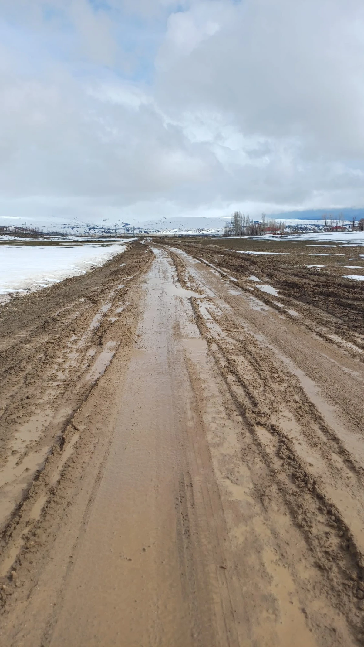 Erciş&rsquo;te Kırsal Mahalle Yolları Baharla Birlikte &Ccedil;ileye D&ouml;nd&uuml;