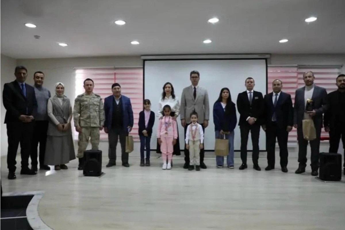 Erciş&rsquo;te Kitap Kurtları  &Ouml;d&uuml;llendirildi