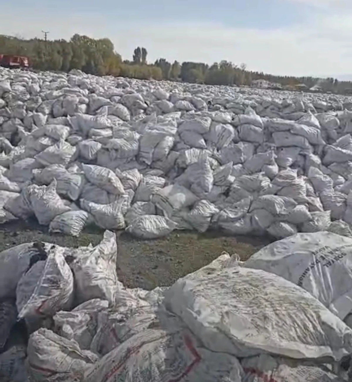 Erciş&rsquo;te K&ouml;m&uuml;r Yardımı Devam Ediyor