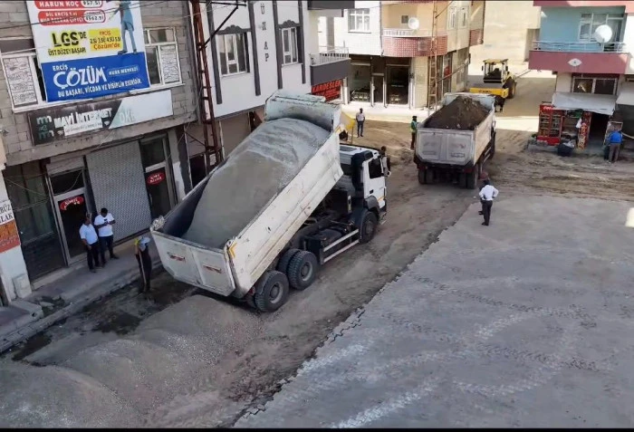 Erciş&rsquo;te Latifiye Mahallesi&rsquo;nde Asfalt Hazırlığı