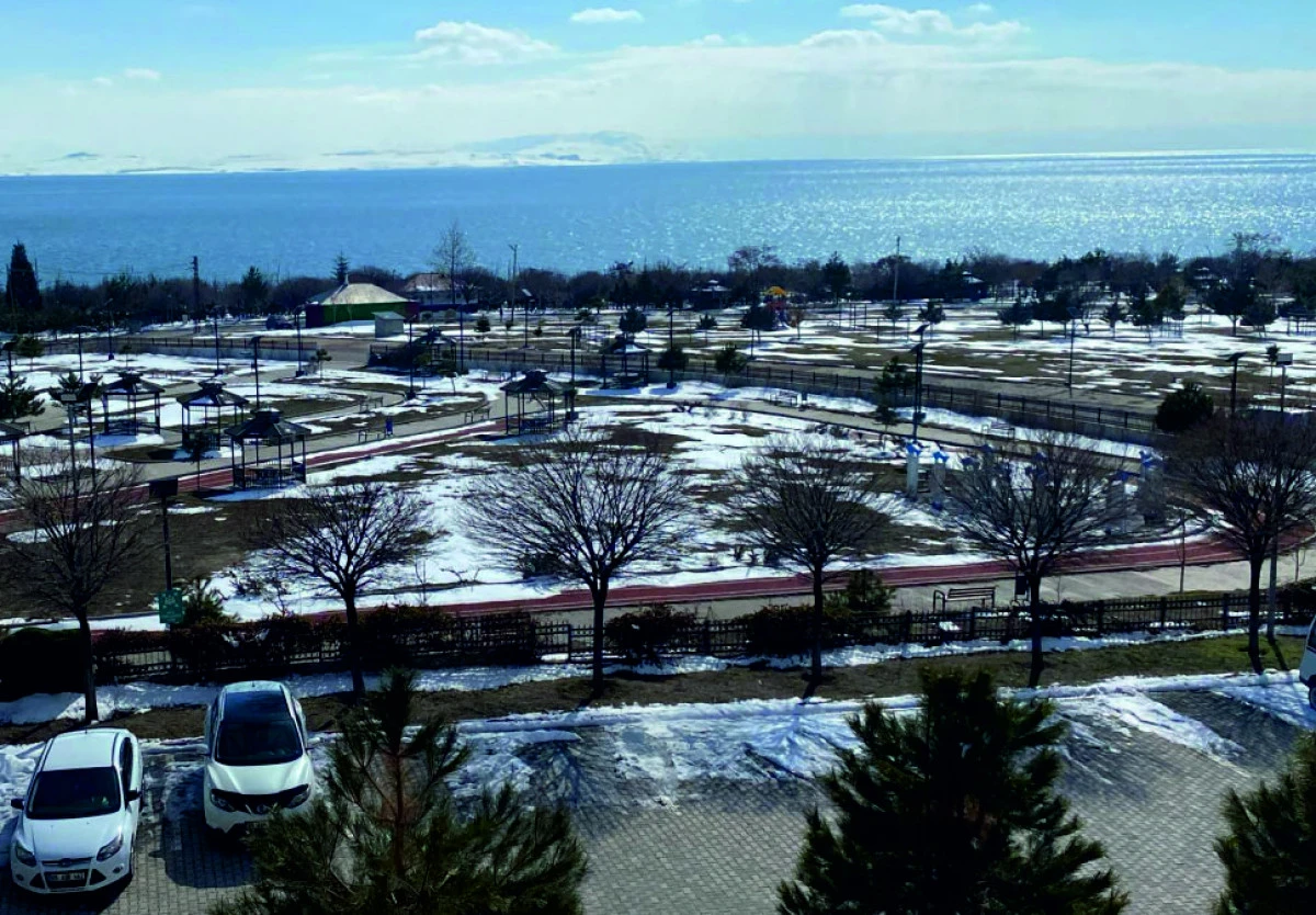 Erciş&rsquo;te Mart Ayında  Kar Ve Ayaz Etkili:  Tarım Ve Hayvancılık Zor G&uuml;nler Yaşıyor