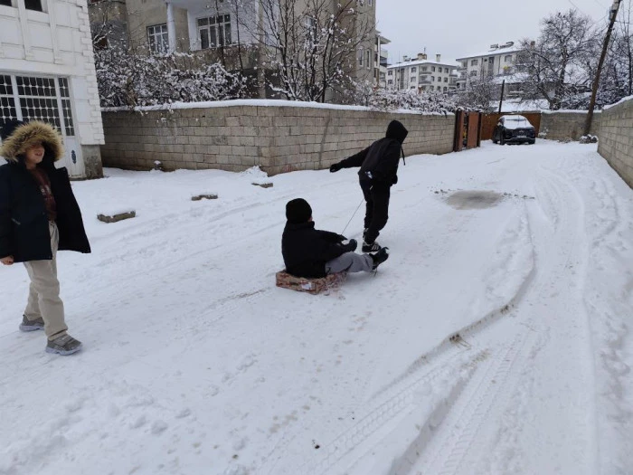 Erciş'te mart ayında kar yağışı