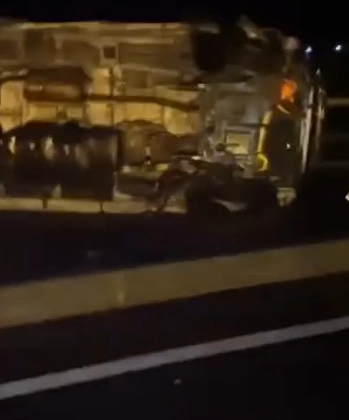 Erciş'te otomobil takla attı: 1 &ouml;l&uuml;, 5 yaralı