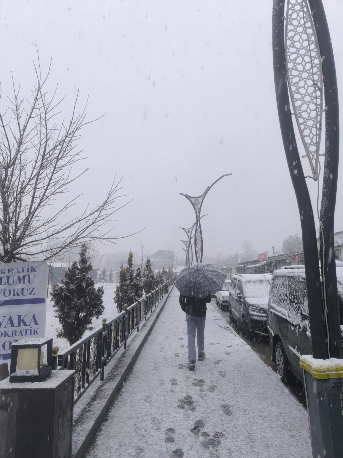 Erciş&rsquo;te Sabah Yağmuru Kara D&ouml;nd&uuml;