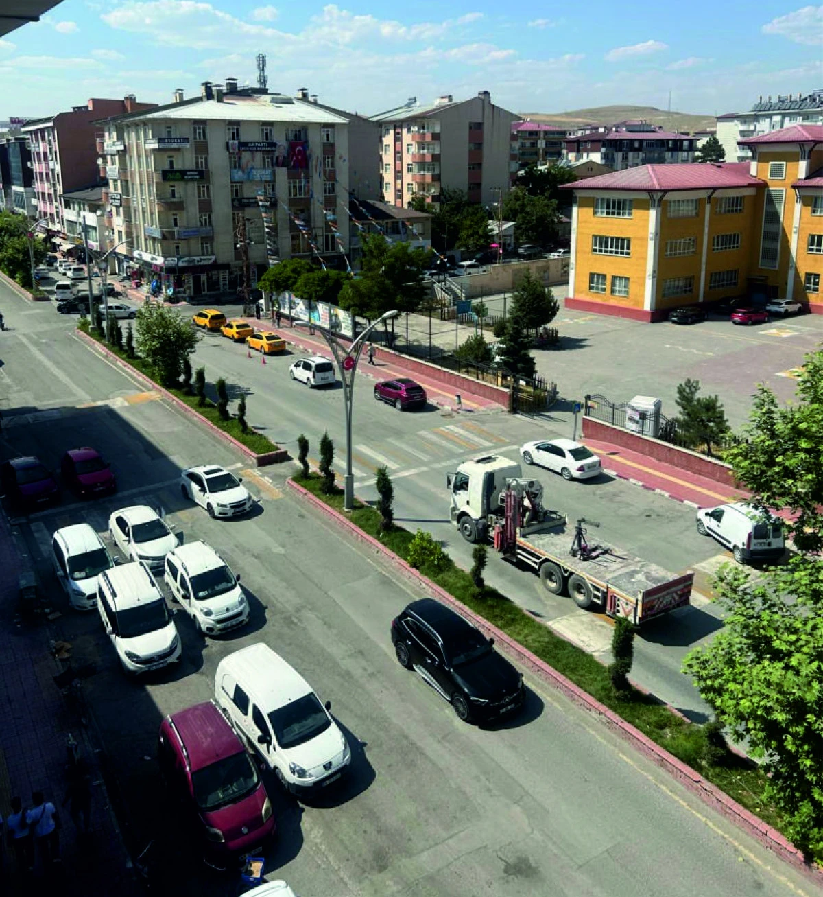 Erciş&rsquo;te Sıcak &Ccedil;arşıyı Boşalttı