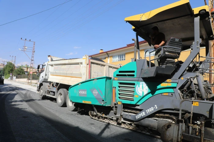 Erciş&rsquo;te Sokak Asfalt &Ccedil;alışmaları Devam Ediyor