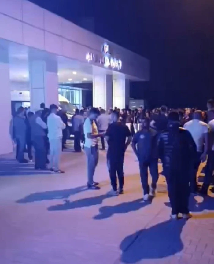 Erciş&rsquo;te takla atan otomobilin s&uuml;r&uuml;c&uuml;s&uuml; ağır yaralandı