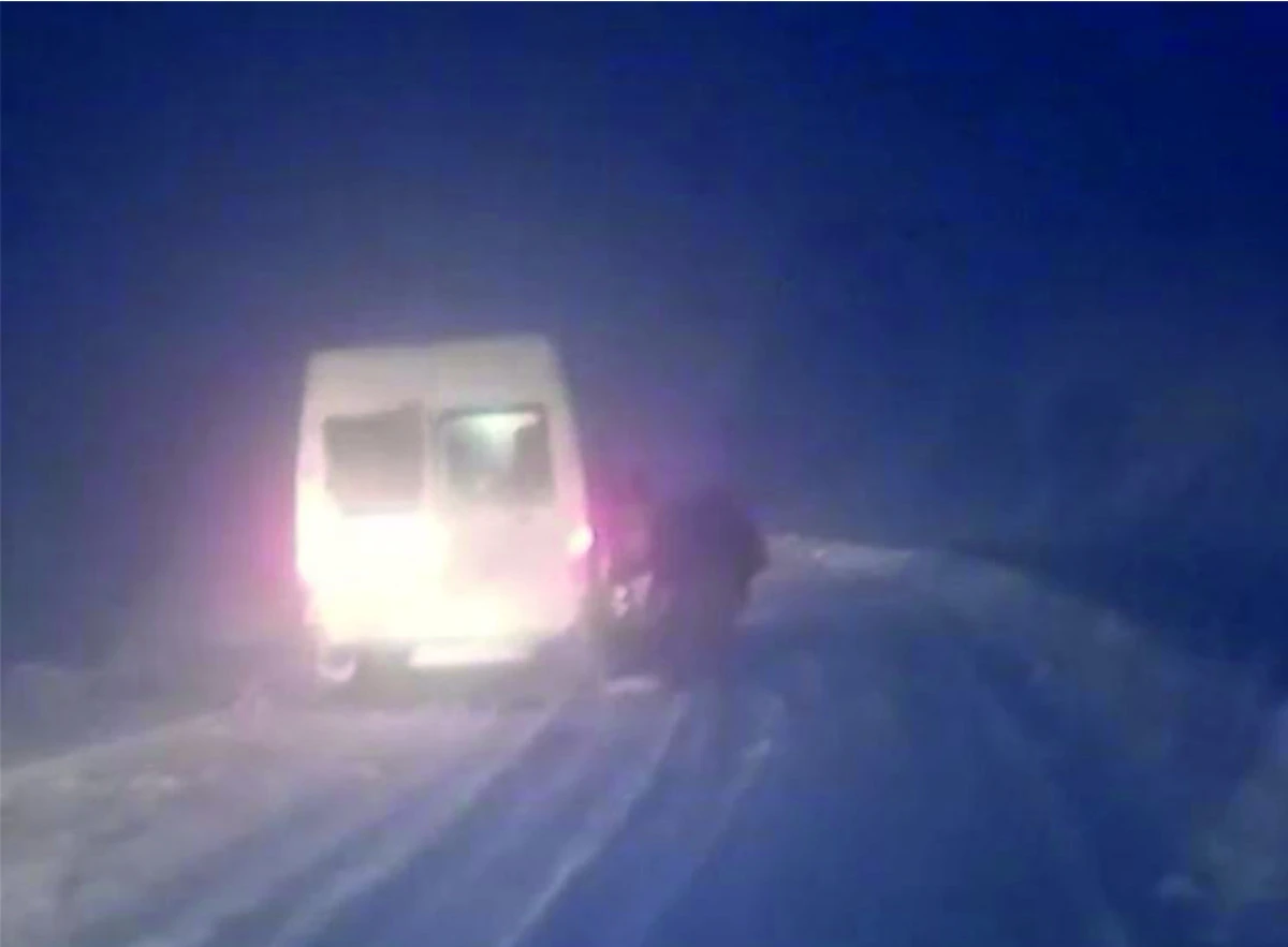 ERCİŞ&rsquo;TE TİPİ KIRSAL  MAHALLELERDE  ULAŞIMI ZORA SOKUYOR