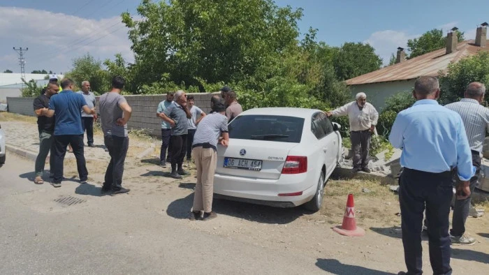 Erciş&rsquo;te trafik kazası:2 yaralı