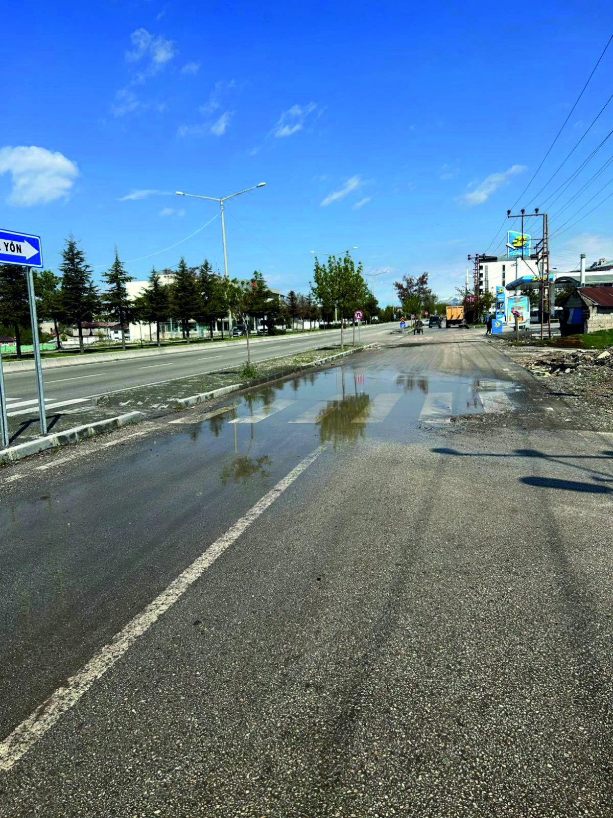 Erciş&rsquo;te Yağış Van Ağrı Karayolu'nda Su Birikintilerine Neden Oldu