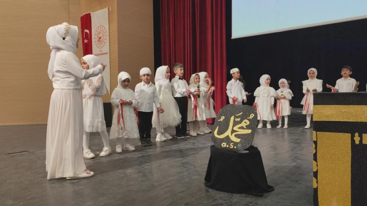  Erciş'te yaz Kur'an kursu kapanış programı d&uuml;zenlendi