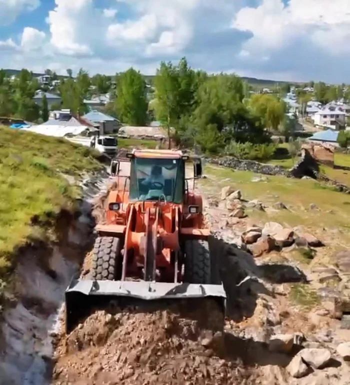 Erciş&rsquo;te Yol Bakım ve Onarım &Ccedil;alışmaları Aralıksız S&uuml;r&uuml;yor