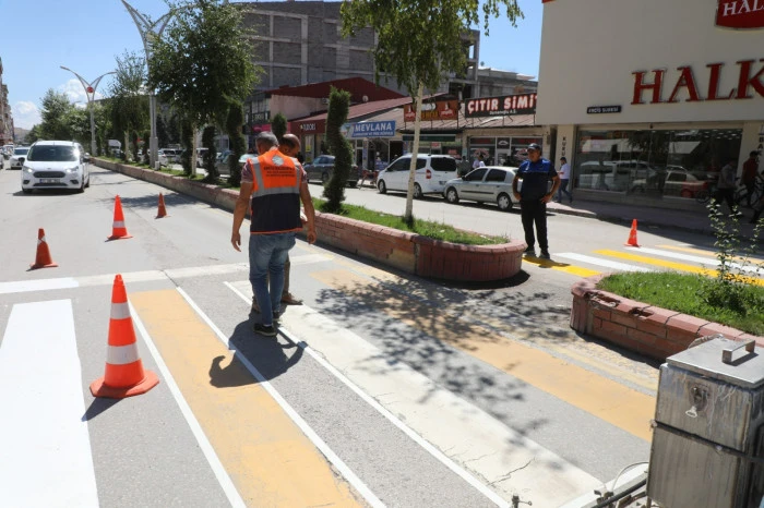 Erciş&rsquo;te Yol &Ccedil;izgileri Yenileniyor