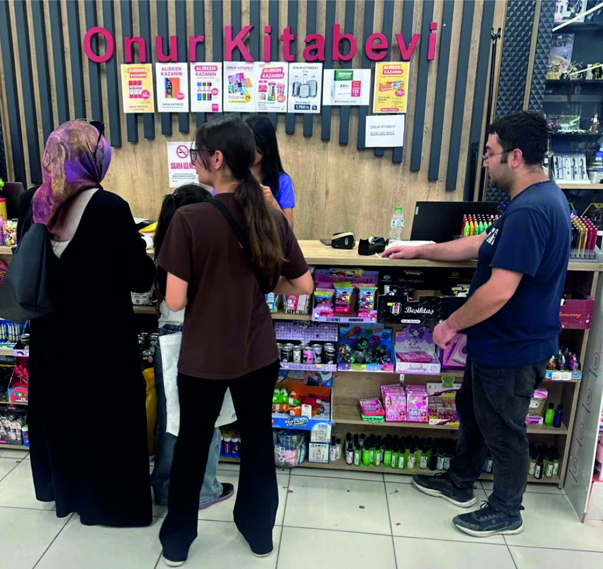 ERCİŞ’TEKİ KIRTASİYELERDE  OKUL HAREKETLİLİĞİ BAŞLADI