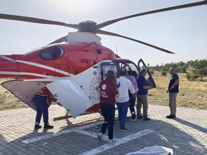 Erciş'ten Erzurum'a helikopter ambulansla ent&uuml;be hasta nakli