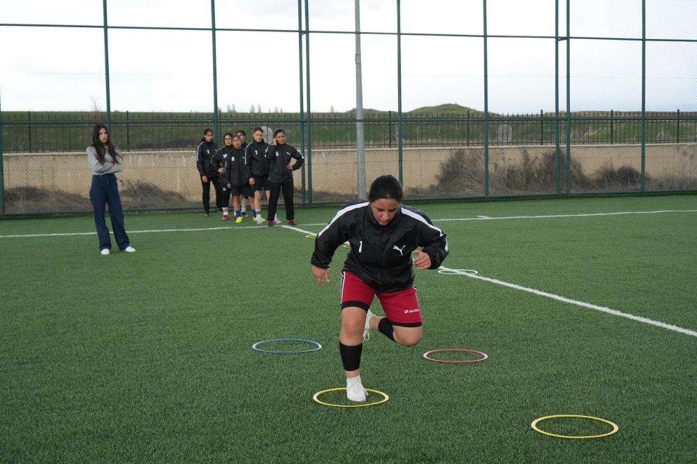 Erken yaşta evliliğe karşı kurulan kadın futbol takımı 2. Lig yolunda