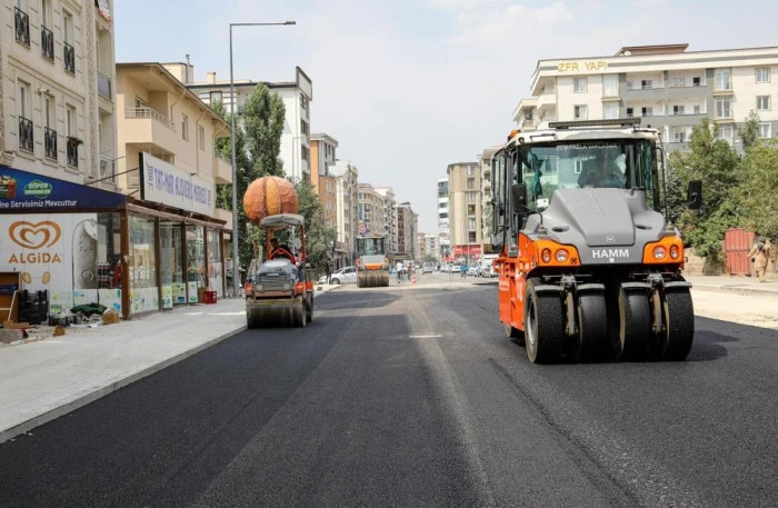 Eski Cezaevi Caddesi’nde asfalt serimine başlandı