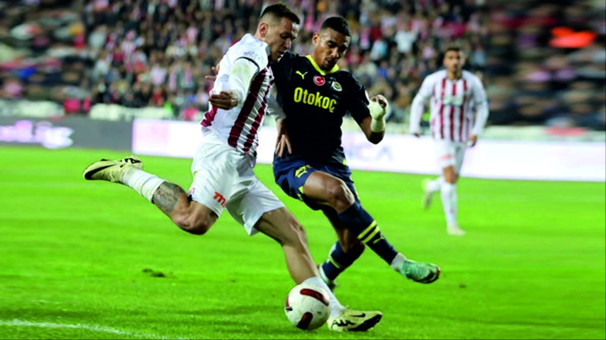 Fenerbahçe, deplasmanda Sivasspor ile 2-2 berabere kaldı